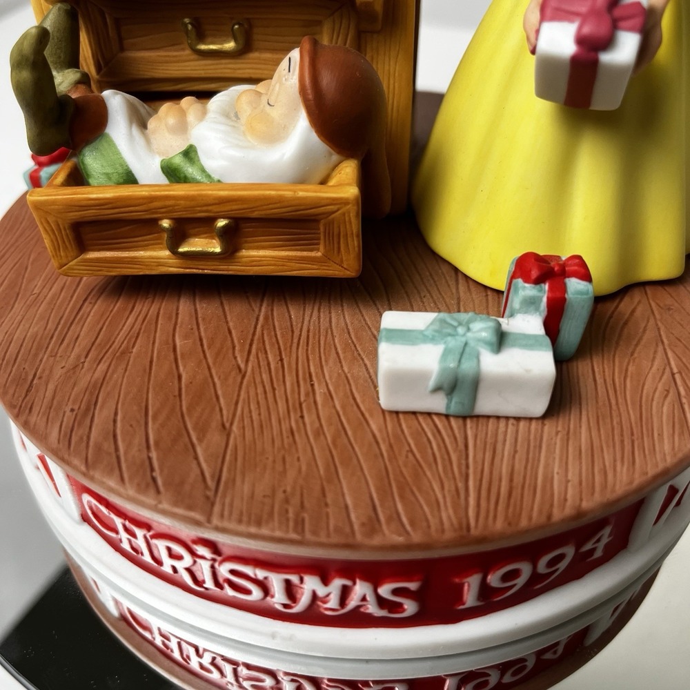 VTG Disney Christmas Snow White Figurine 1994 Grolier Christmas Dreams Ltd Ed - Picture 10 of 17